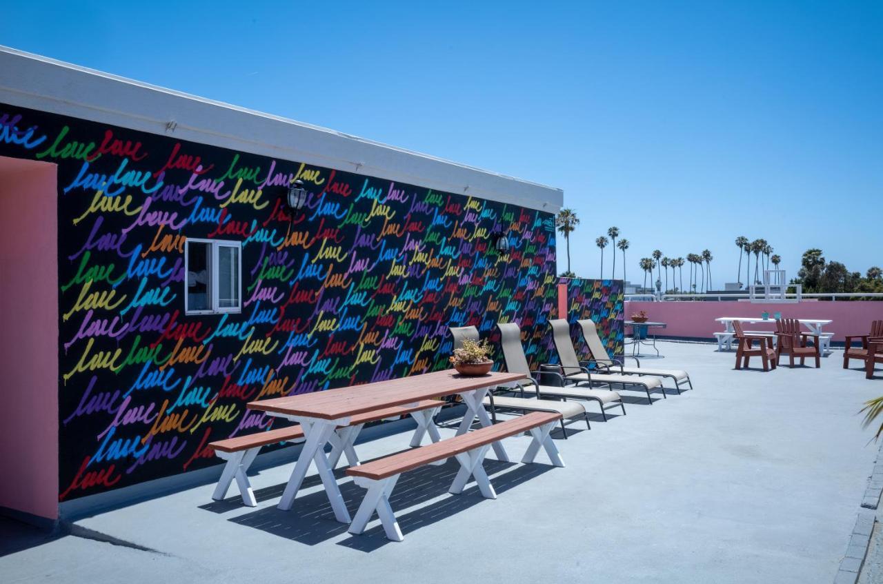 Days Inn By Wyndham Santa Monica Exterior photo