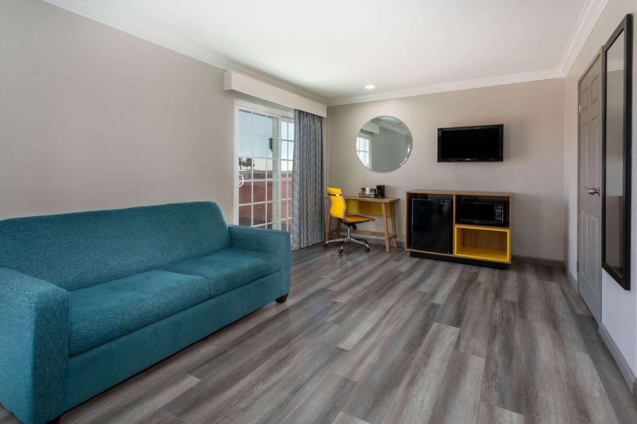 Days Inn By Wyndham Santa Monica Exterior photo