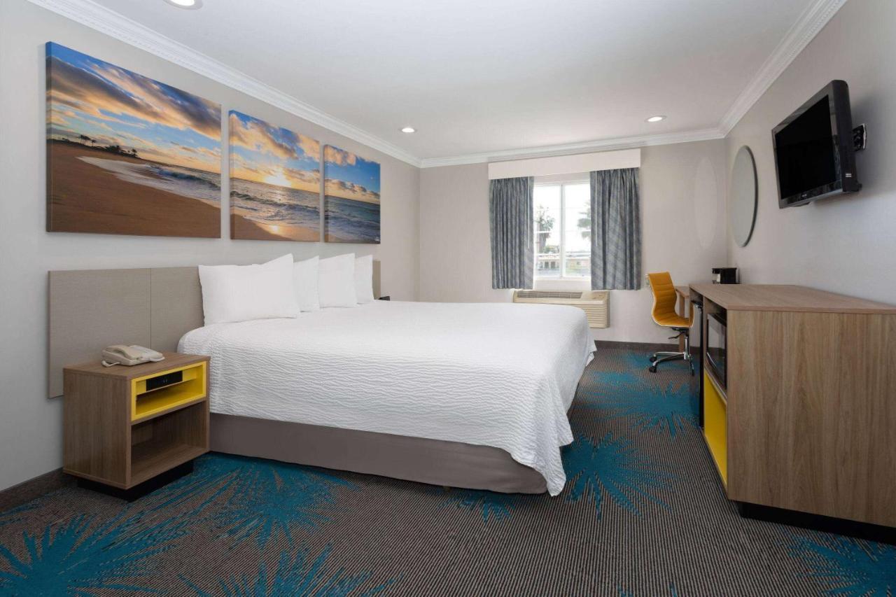 Days Inn By Wyndham Santa Monica Exterior photo